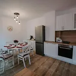 Bella's Sea Apartment-beach, Sea Garden ,old Town, Free Parking, Free Evcharging Station Апартамент Варна